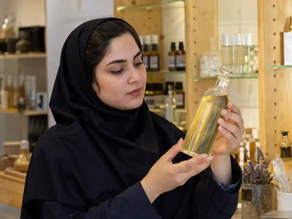 روغن شتر مرغ اصل چه رنگی است