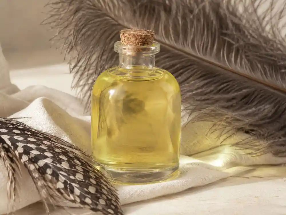 روغن شتر مرغ اصل چه رنگی است